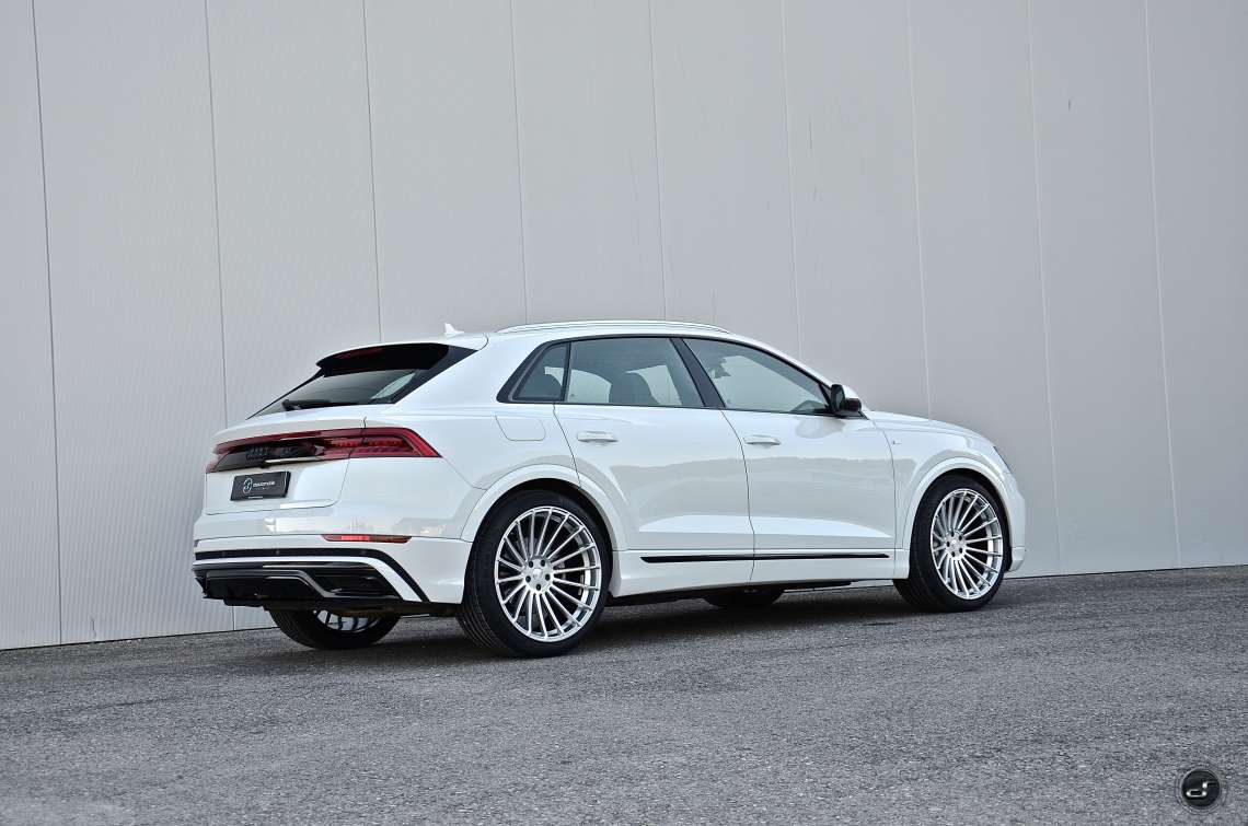 Q8 on 23"  DSC_3904.jpg